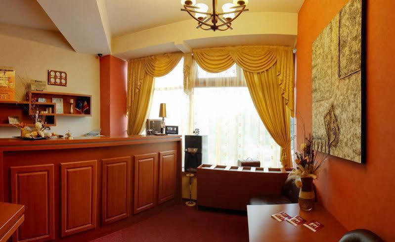 Indiana Hotel Yaş Dış mekan fotoğraf