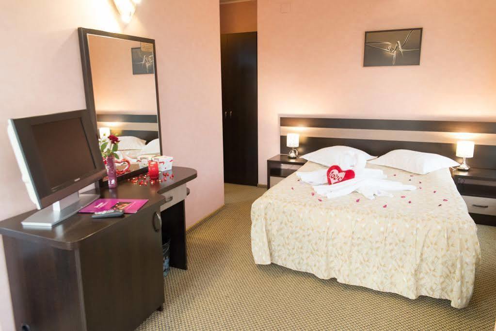 Indiana Hotel Yaş Dış mekan fotoğraf