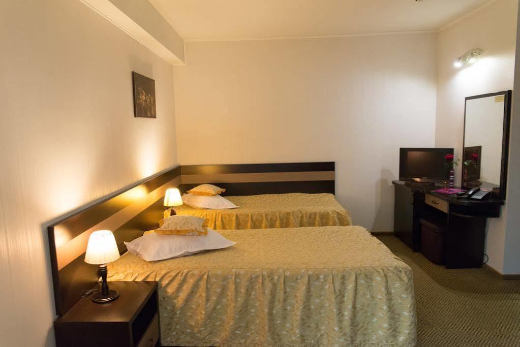 Indiana Hotel Yaş Dış mekan fotoğraf