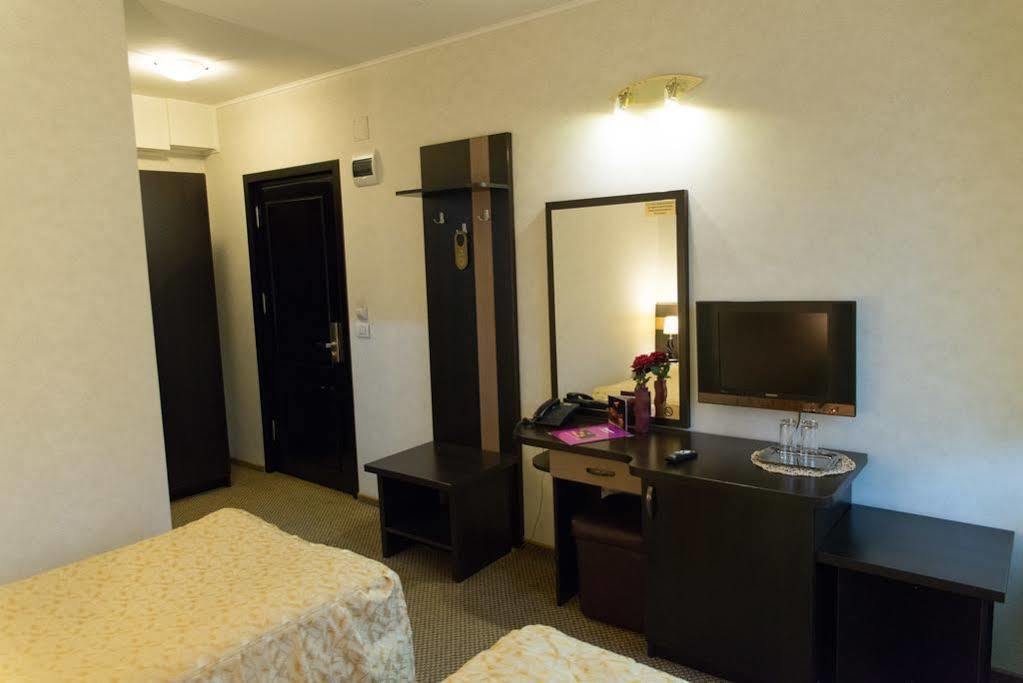 Indiana Hotel Yaş Dış mekan fotoğraf