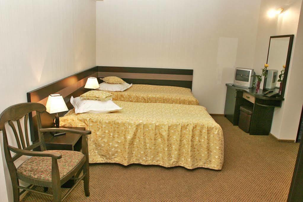 Indiana Hotel Yaş Dış mekan fotoğraf