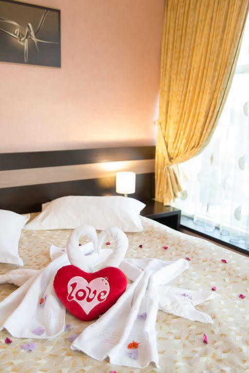 Indiana Hotel Yaş Dış mekan fotoğraf