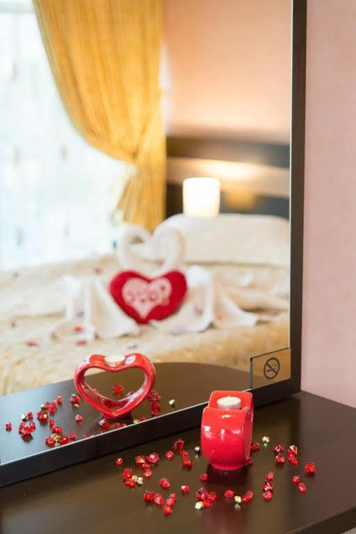Indiana Hotel Yaş Dış mekan fotoğraf