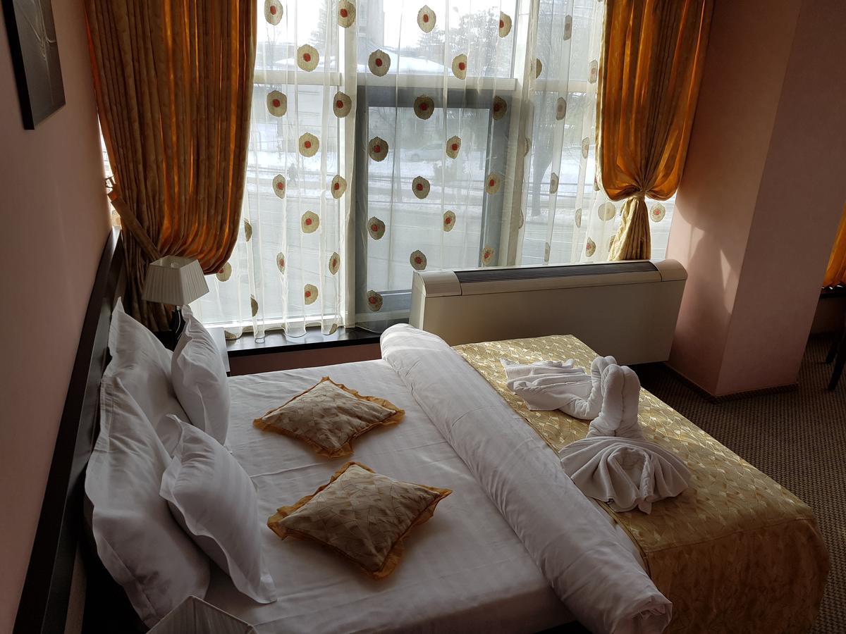 Indiana Hotel Yaş Dış mekan fotoğraf
