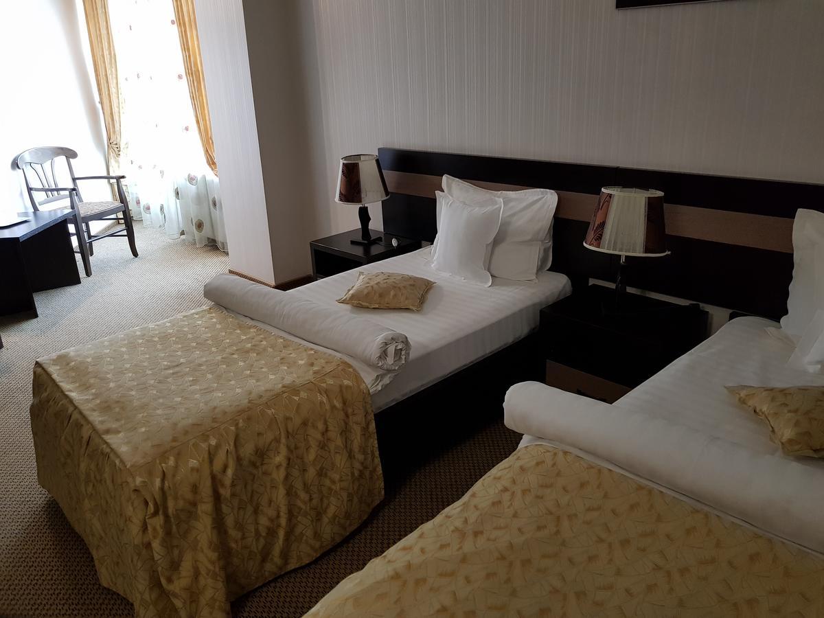 Indiana Hotel Yaş Dış mekan fotoğraf