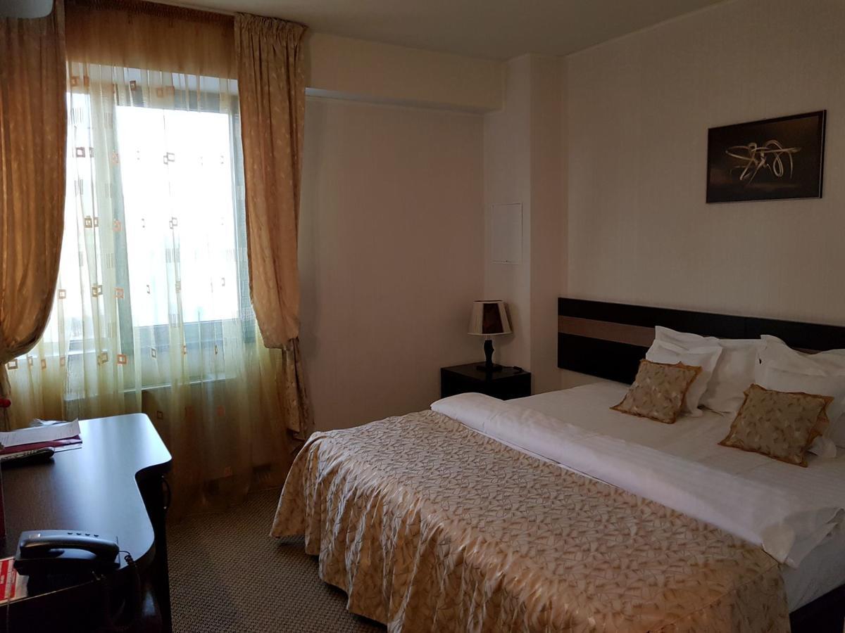 Indiana Hotel Yaş Dış mekan fotoğraf