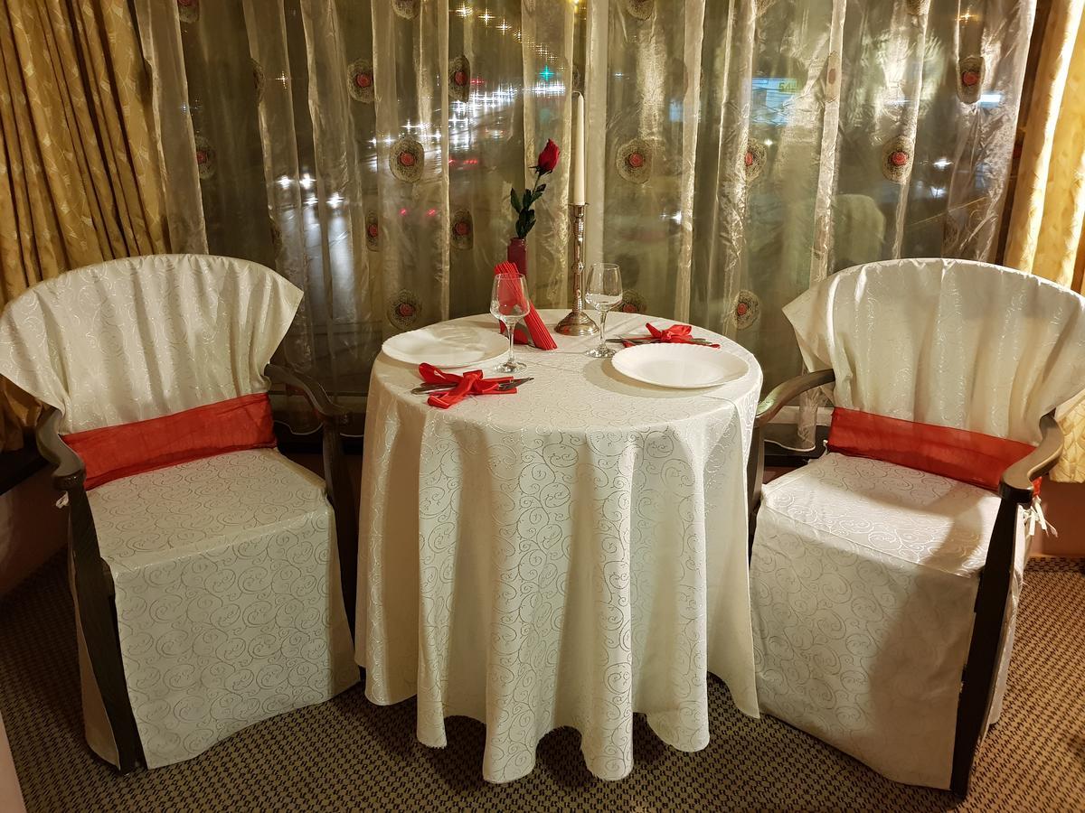 Indiana Hotel Yaş Dış mekan fotoğraf