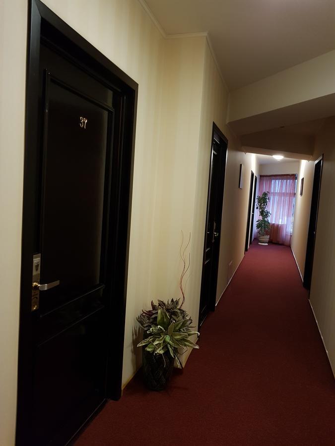 Indiana Hotel Yaş Dış mekan fotoğraf